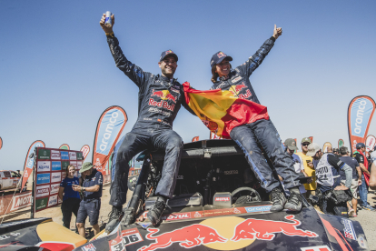 Cristina Gutierrez Herrero (ESP) and Pablo Moreno Huete (ESP)for Red Bull Can-Am Factory Racing  at the finish line stage 12 of Rally Dakar 2024 from YANBU to YANBU, Saudi Arabia on January 19, 2024. // Flavien Duhamel / Red Bull Content Pool // SI202401190180 // Usage for editorial use only //