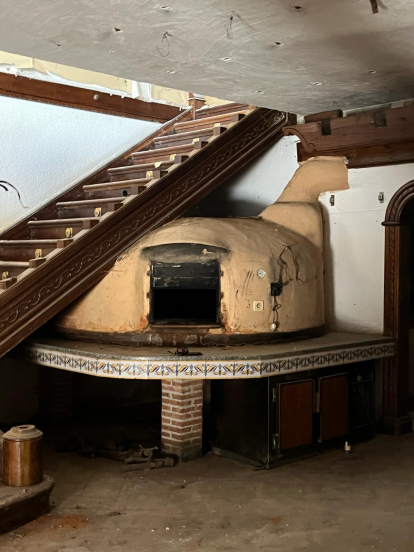 Horno de leña, ubicado en el interior del antiguo restaurante Asador de Aranda.