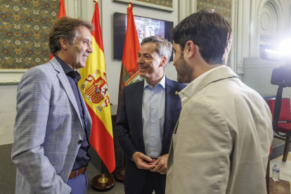 Pablo Hermoso de Mendoza, el concejal de Deportes, César Barriada, y el representante de Tauroemoción, Nacho de la Viuda.