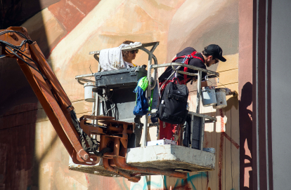 Guido Palmadessa, trabajando durante esta semana en la plaza Hortelanos de Burgos.