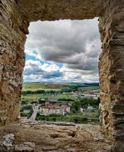 Cerezo de Río Tirón desde la muralla.