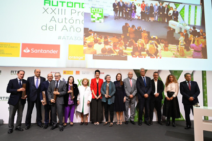 Foto de familia de los galardonados con los premios Autónomo del Año de ATA en la edición de 2024.