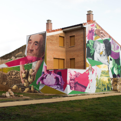 Mural que el artista ha pintado en Tardajos, su pueblo.