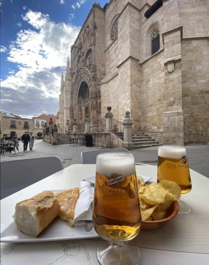 El bacalao de El Caracoles sabe mejor con estas vistas.