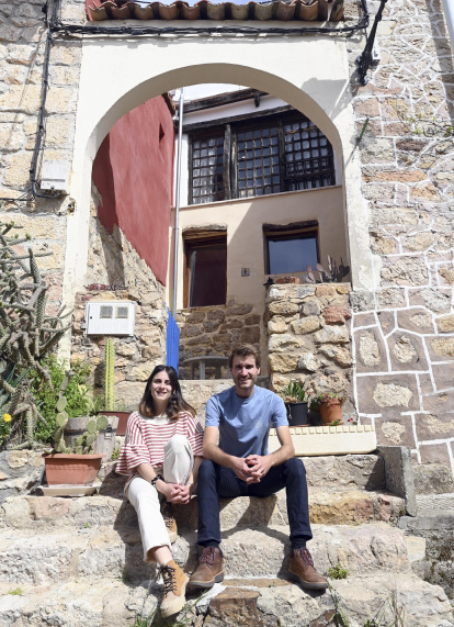 Inés Martínez y su pareja Endika elaboran páginas Web desde Huéspeda.