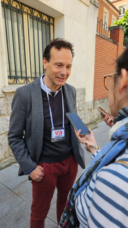 Sergio Ibáñez encabeza la lista de Vía Burgalesa y votó en el colegio Jesús María