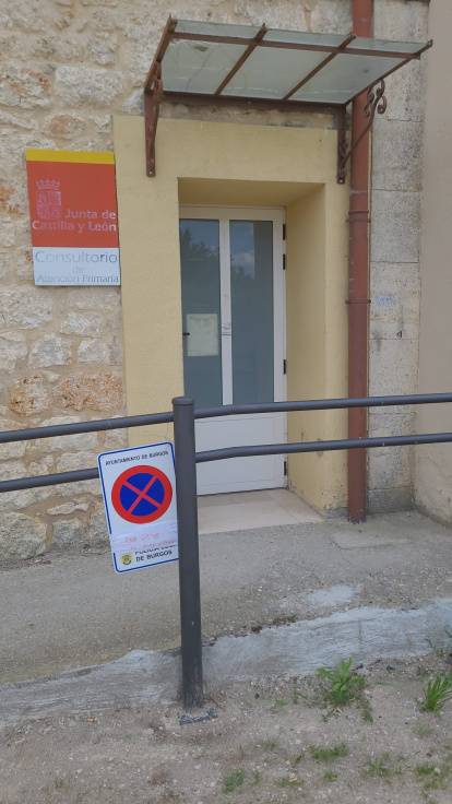 Acceso al consultorio de Villatoro donde se desarrollaron las votaciones.