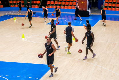 En el primer entrenamiento en El Plantío estuvieron presentes nueve jugadores de la primera plantilla y por la tarde se sumaron Corbalán y Joona Heinonen.