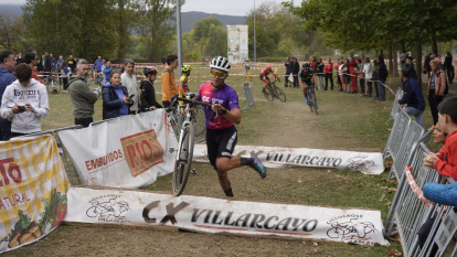 La cabeza de carrera cambió constantemente en cada vuelta en el Soto de Villarcayo.