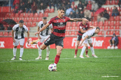 Carlos Martín batió a Marc Martínez de penalti en la segunda mitad.