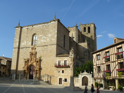 Excolegiata de Santa Ana, ubicada en la Plaza Mayor.