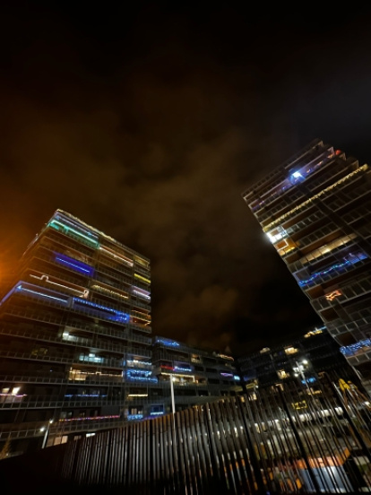 Decoración navideña de los vecinos del Edificio de la Luz.