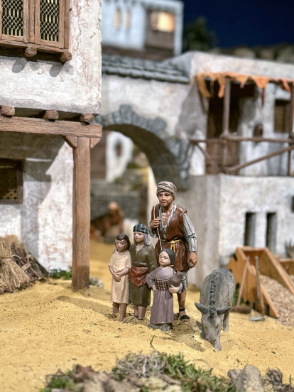 Escenas del Belén que se puede ver en la localidad burgalesa de Renuncio hasta el 6 de enero.