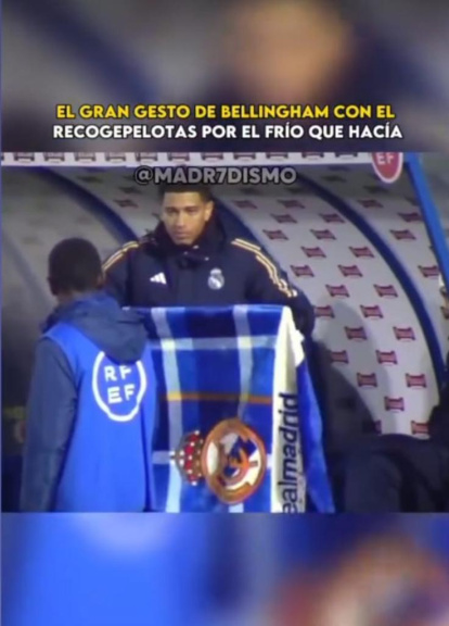 Bellingham le dejó su manta a un niño recogepelotas