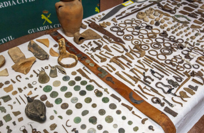 Se recuperaron más de 1.200 piezas arqueológicas tras pillar a un 'pitero' expoliando un yacimiento en Barahona