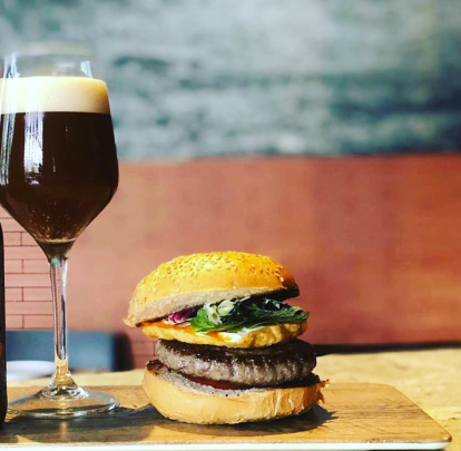 Una de la hamburguesas que puede probarse en Restaurante Kresta, que se ha presentado a varias ediciones del concurso para elegir la 'Mejor Hamburguesa de España'.