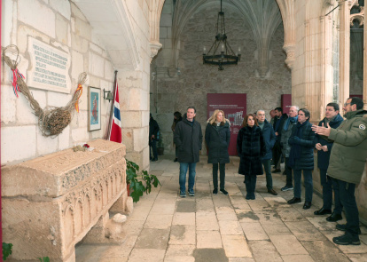 El presidente de la Junta, Alfonso Fernández Mañueco, acompaña al expresidente del Gobierno José María Aznar, en el Monasterio de Silos, con motivo de su visita por Castilla y León