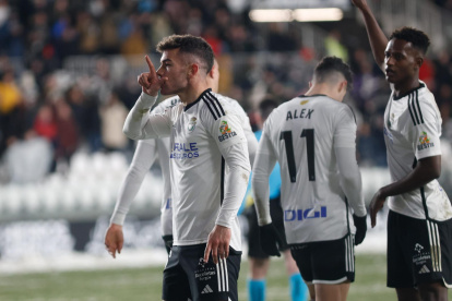 Curro celebra su segundo goll ante el Cartagena en El Plantío.