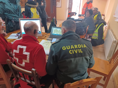 Centro de coordinación de la búsqueda en Pinilla de los Moros.