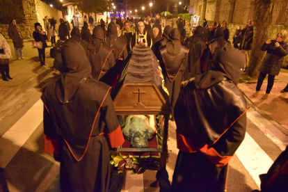 A las once de la noche salió la procesión.