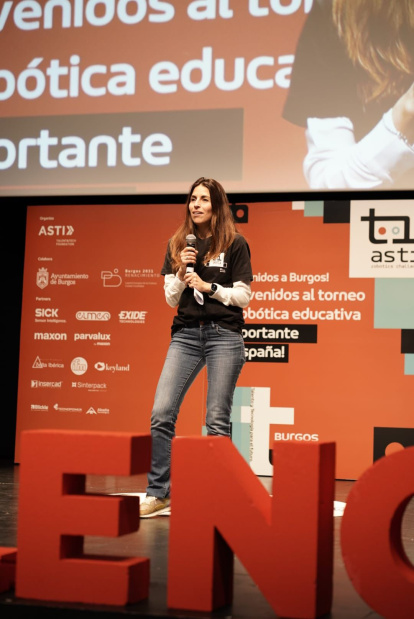 Veronica Pascual, responsable de Fundación Asti, durante la entrega de premios.
