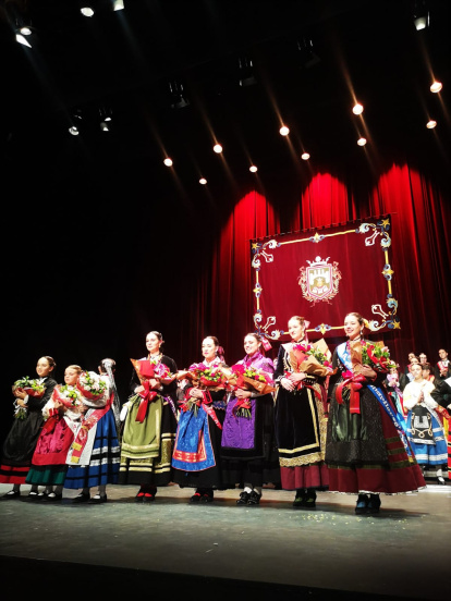 La elección de las reinas tuvo lugar en una gala celebrada en el Teatro Principal.