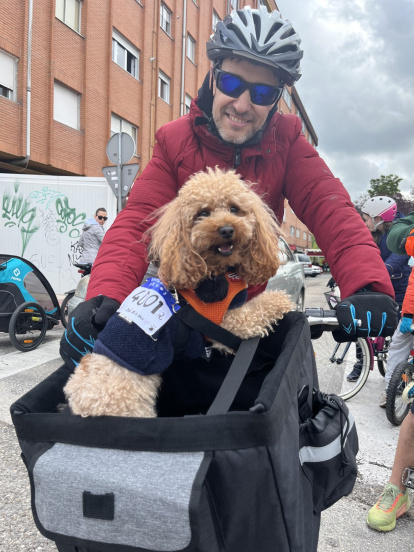 Juan Carlos y Milo, con su dorsal correspondiente.