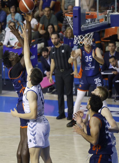 Imagen del quinto partido entre el Grupo Ureta Tizona Burgos y Guuk Gipuzkoa.