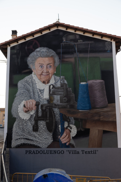 El mural rinde tributo a las mujeres de la localidad.