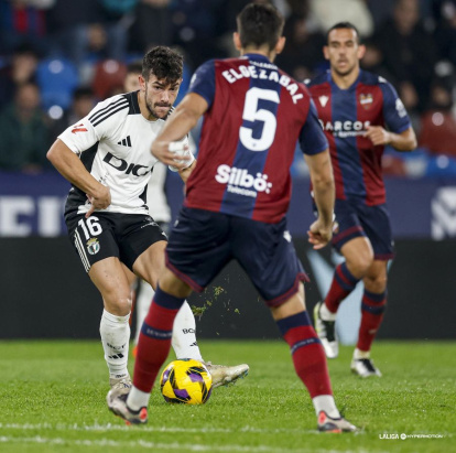 Imagen del partido entre el Levante y el Burgos CF.