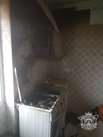 El siniestro se originó por una cazuela al fuego.