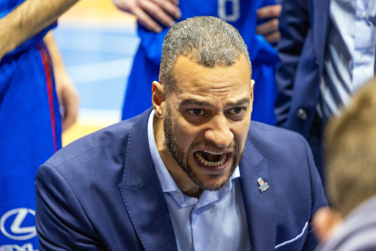 Gesto de tensión en Savignani en uno de los tiempos muertos.