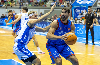 Dani Díez con el balón.