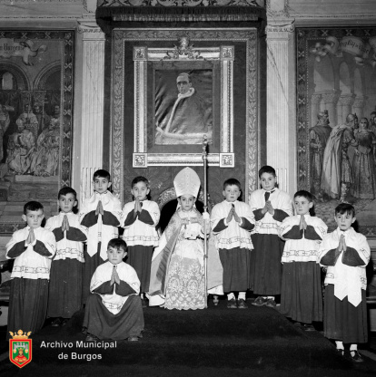 Obispillo 1960. En el Salón del Trono del Palacio Arzobispal.