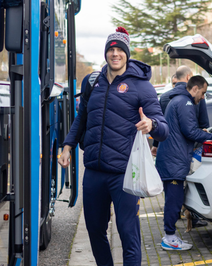 Simeunović, bien abrigado para viajar a Alicante.