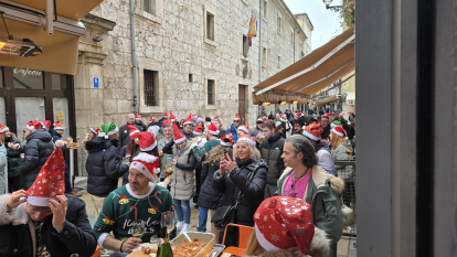 Un momento del 'vermut lotero' del Pez de San Lorenzo y el Encarna’s.