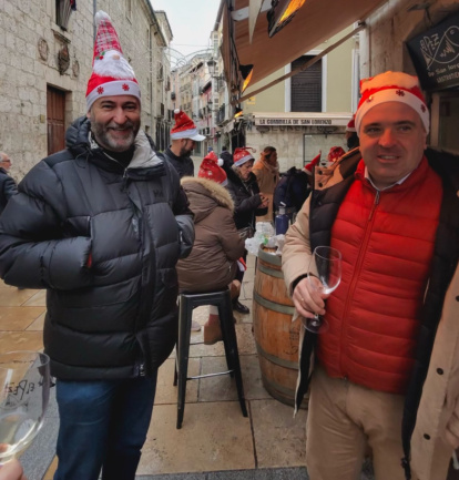 Un momento del 'vermut lotero' del Pez de San Lorenzo y el Encarna’s.