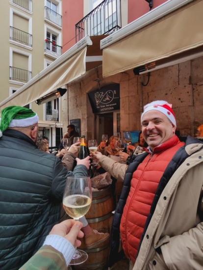 Un momento del 'vermut lotero' del Pez de San Lorenzo y el Encarna’s.