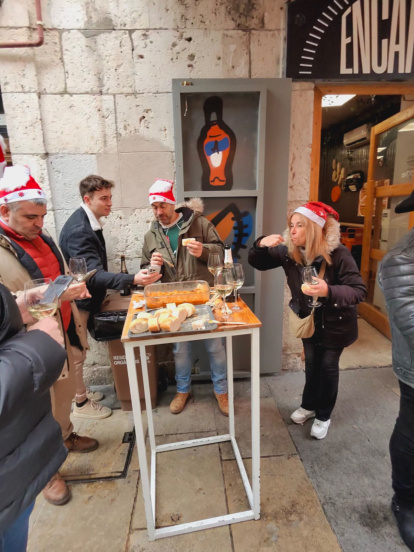 Un momento del 'vermut lotero' del Pez de San Lorenzo y el Encarna’s.