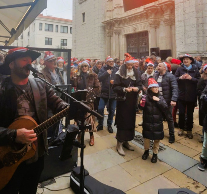 Un momento del 'vermut lotero' del Pez de San Lorenzo y el Encarna’s.