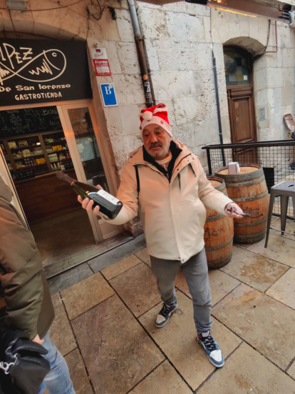 Un momento del 'vermut lotero' del Pez de San Lorenzo y el Encarna’s.