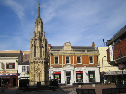 Cruz de Leonor en el centro de la Waltham, en Hertfordshire.