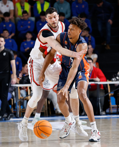 Imagen del partido entre el Silbö San Pablo Burgos y el Grupo Ureta Tizona Burgos.