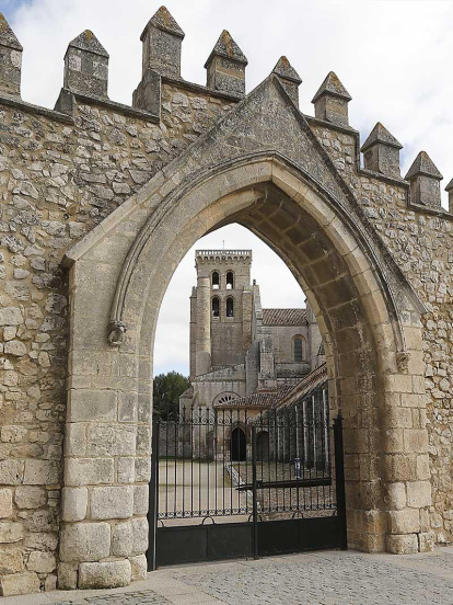 Las Huelgas, visto desde el arco del Compás de Adentro.