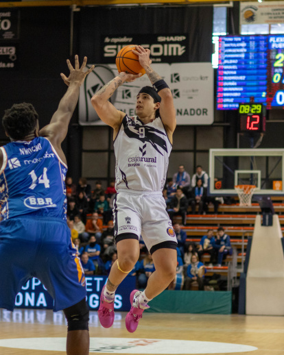 Tiro en suspensión de Caio Pacheco.