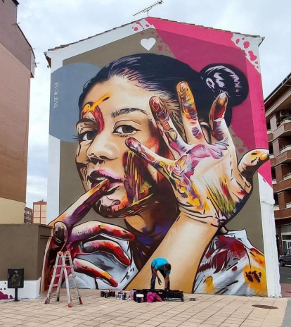 Artista Vocacional es un mural de Tinte Rosa en Miranda de Ebro.