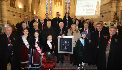 Entrega del Tito de Oro a la Real Antigua de Gamonal en la propia iglesia.
