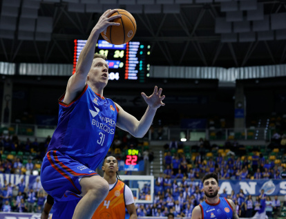 Imagen del partido entre el Silbö San Pablo Burgos y Morón.