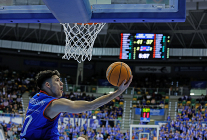 Imagen del partido entre el Silbö San Pablo Burgos y Morón.