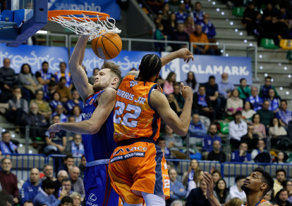 Imagen del partido entre el Silbö San Pablo Burgos y Morón.